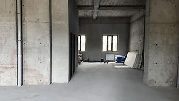 Коммерциялык мүлк: Кеңселерди сатуу 95 м², Ремонтсуз, Көп кабаттуу имарат, 1 кабат — 4