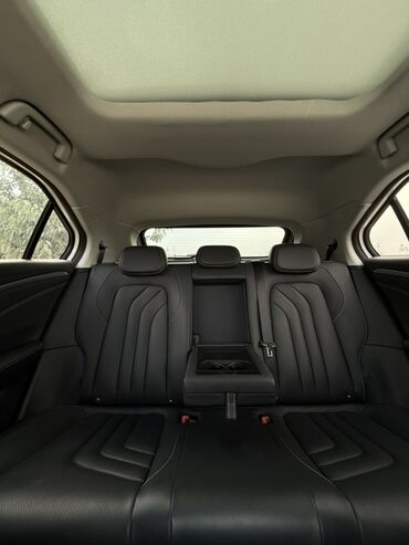 Другие автомобили: Электромобиль-кроссовер (компактный SUV), белый цвет кузова. Основные — 19