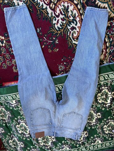 клещ джинсы: Түз, Zara, Германия