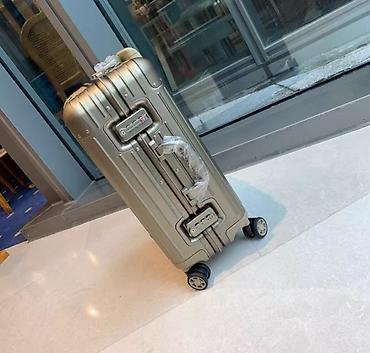 очки айс берлин мужские: RIMOWA — алюминиевый чемодан на 4 колёсах - Корпус: анодированный — 8