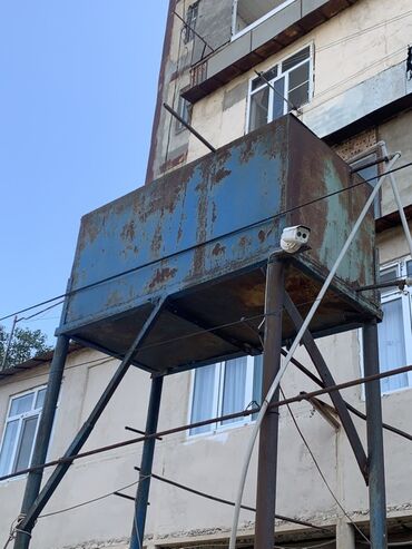 Dəmir su çəni. İşlənilib təzə deyil. Qalın polatdı. Alan şəxsə