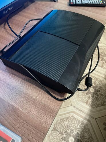 ps3 televizor: Продаю срочно ps3 в отличном состоянии иммется 5 игр и один жестик в