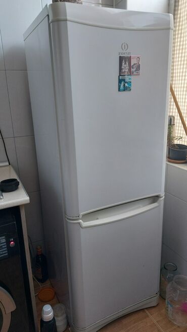 ikinci əl xaladenik: 2 двери Indesit Холодильник Продажа, цвет - Белый