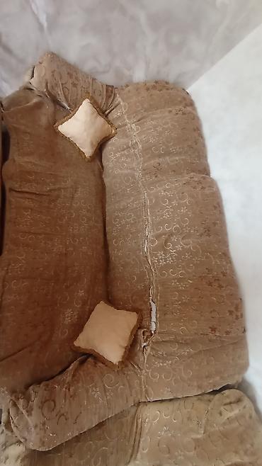 bağ ucun divan: Mebel dəsti – yumşaq oturma dəsti - Tərkib: 1 ədəd geniş divan və 2 — 3
