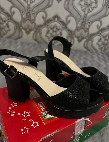 обувь зимняя женская: Туфли 38, цвет - Черный