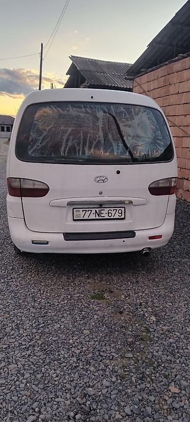 daewoo gentra stop: Hyundai H-1/Starex mikroavtobus – ağ rəng, 77-NE-679 dövlət nömrə — 2