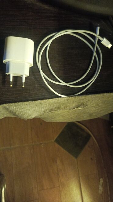 Adapterlər: Simsiz şarj cihazı Apple