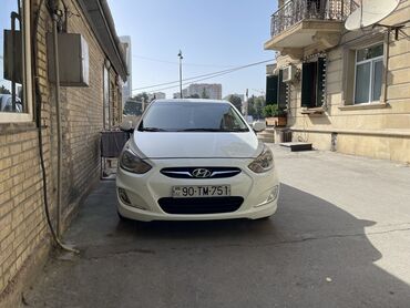 Hyundai: Hyundai Accent: 1.6 l | 2011 il Sedan — 23