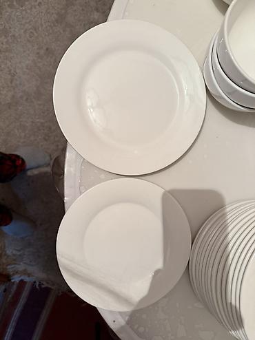 Наборы посуды: Продаю посуду(все вместе), в отличном состоянии Тарелки маленькие 17шт — 9