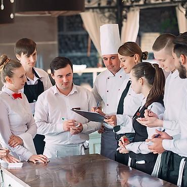 administrator vakansiya restoran: Masazırda yerləşən kiçik ailəvi restorana Kababçı, Dönərçi, Fırınçı və — 1