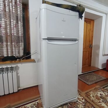 сеператор сливкоотделитеь: Холодильник Indesit, Двухкамерный
