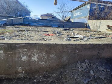 продаю дом ж м ак босого: Продается дом. В ж/и Келечек. возле рынка Дордой. 8 комнат. Участок 6