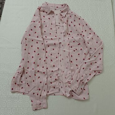 женские блузы и рубашки: Вещи на стройную девушку/девочку б/у Джинсы по 150 Куртка джинсовая