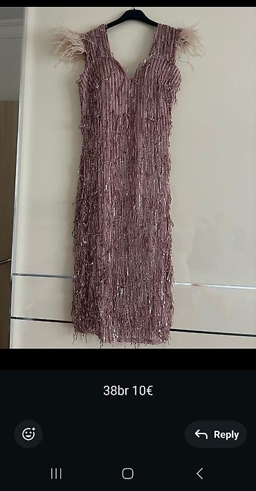 moda mi beograd: - Elegantna crno-bela haljina bez rukava, midi dužine. Kroj naglašava — 9