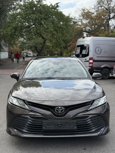купить диск на 16: Toyota Camry (XV70🇰🇷), темный графитовый седан бизнес-класса