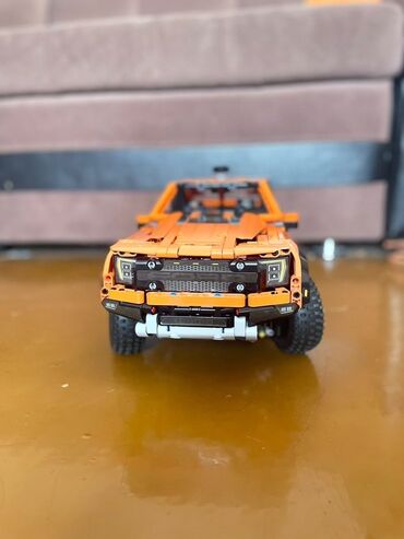 авиационные часы: Конструктор-техника: оранжевый пикап Raptor - Детализированная модель