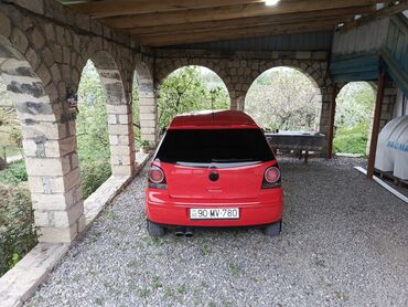 Volkswagen: Volkswagen Polo hatchback, 3 qapılı, parlaq qırmızı rəng. Xarici: - — 6