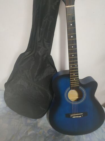 струнные инструменты: Продам гитару синего цвета 6 струнная Китайская Alsheng с