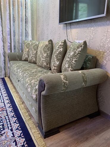 декоративные наволочки для диванных подушек: Диван и 2 кресла зеленого цвета» -7 подушек - диван раскладной -б/у