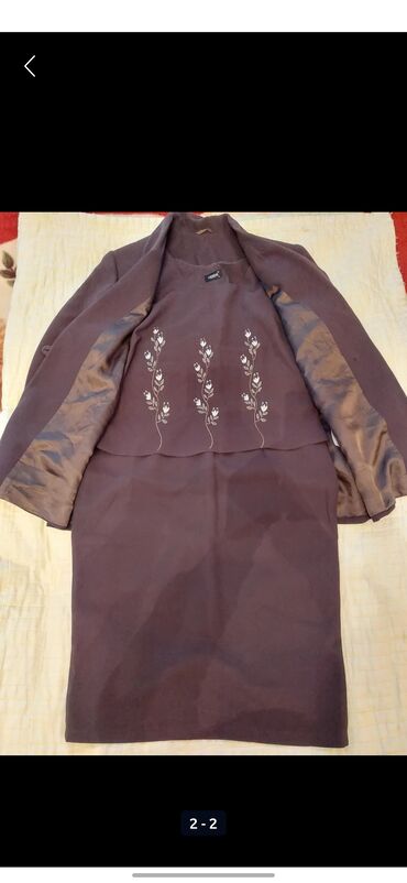 Ziyafət donları: Bu zərif qadın kokteyl donu parlaq qırmızı rəngdə və axıcı parça ilə — 6