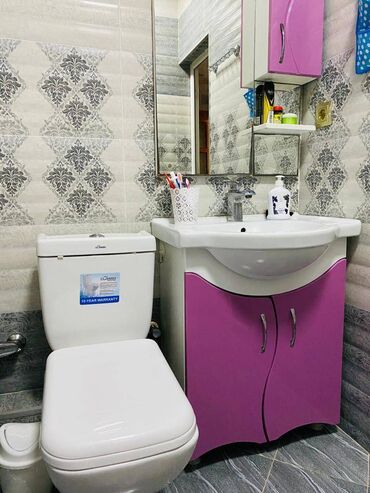 Uzunmüddətli kirayə mənzillər: Əcəmi metrosunun yaxınlığında 5 mertebeli binanın 5-ci mərtəbəsində — 9