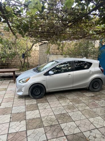 запчасти на гольф 2: Toyota Prius C / Aqua hibrid hetçbek - Gümüşü rəng, 5 qapı, kompakt