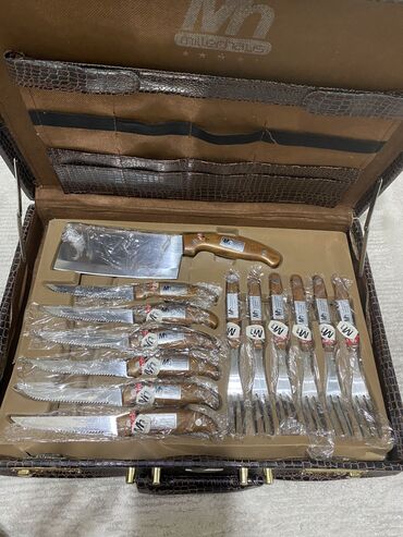 Bıçaqlar: Çemodanı yaxşı vəziyyətdə deyil çünki çoxdan alınıb amma biçaqlar və — 2