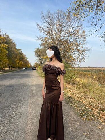 зелёное вечернее платье: Кече көйнөгү, Суу периси, Узун модель, Атлас, Жеңдери жок, Корсет, S