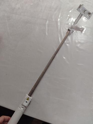 Foto və video çəkilişləri üçün ağ tripod