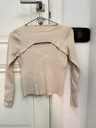Топ/лонгслив бежевого цвета с длинными рукавами и модным вырезом-щелью