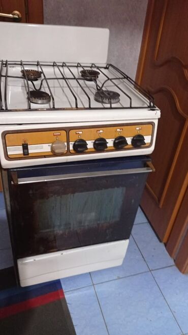 Кухонные плиты, духовки: Самовывоз. продается газова плита+ бонусом вытяжка за 1000 сомов