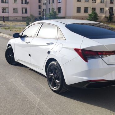 Hyundai: Hyundai Elantra: 1.6 l | 2021 il Sedan — 3