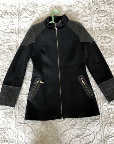 пальтоо: Продаётся новое пальто с кожаными вставками. Размер S-M