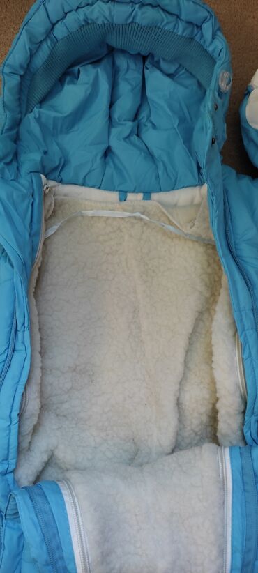 Верхняя одежда: Продаётся детский комбинезон. С рождения и до 8-ми месяцев. Состояние — 6