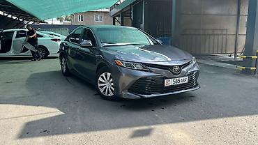 Toyota Camry: 2020 г., 2.5 л, Автомат, Гибрид, Седан — 2