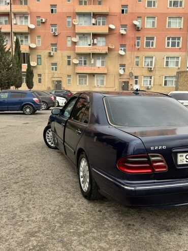 Mercedes-Benz: Mercedes-Benz E-Class: 2.2 l | 1999 il Sedan — 6