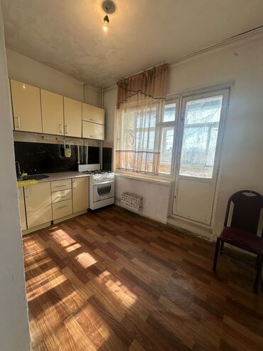 продаю дом рухий мурас: 1 бөлмө, 35 кв. м, 106-серия, 7 кабат, Косметикалык ремонт