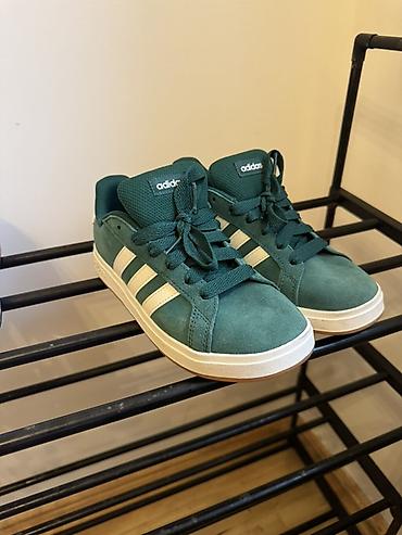 krosofka: Adidas idman ayaqqabısı - Model: Klassik üç zolaqlı Adidas - Rəng — 1