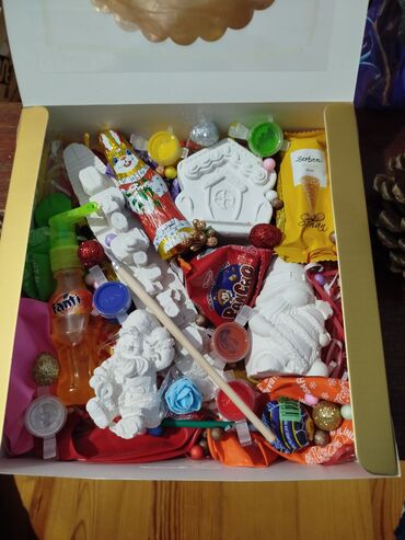 Hədiyyə bağlamaları: Hədiyyə qutusu, Yeni, rəng - Ağ, Ödənişli çatdırılma — 18