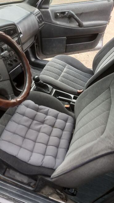 аморт центр: Volkswagen Passat: 1991 г., 2 л, Механика, Бензин, Седан