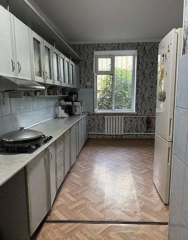 Продажа коттеджей и домов: Продается дом. На первой линии Элебесова (район дордой). Участок — 6