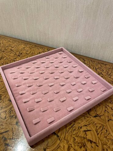 Bijuteriya vitrinləri: Aksesuar stendleri,her mehsuldan kifayet qeder var yeni coxdu.Qiymet — 12