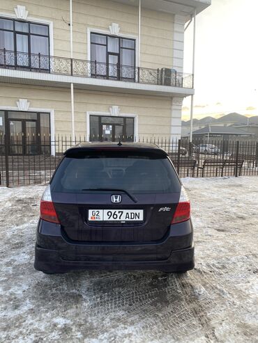 паста б 3: Honda Fit: 2006 г., 1.3 л, Вариатор, Бензин