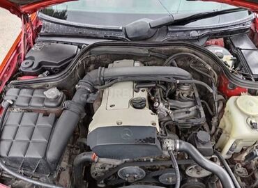 Mercedes-Benz: Mercedes-Benz C‑Class (W202) sedan, qırmızı rəng. - Kuzov: 4 qapılı — 4