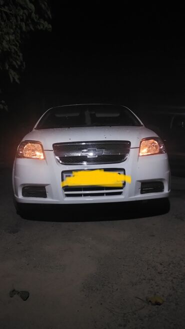 Chevrolet: Chevrolet Aveo sedan – ağ rəng, 4 qapılı, ön ötürücülü şəhər — 7