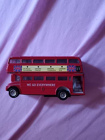 farma igračke: Replika londonskog dabldeker autobusa u crvenoj boji, model linije 11 — 1