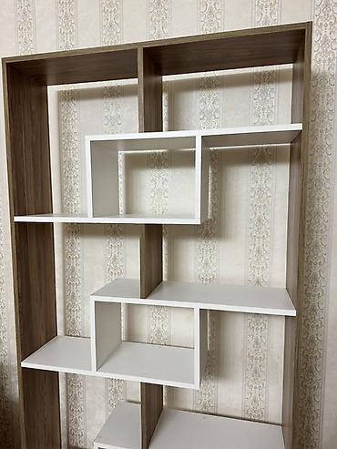 divarda kitab refi: Müasir dizaynlı kitab rəfi / dekorativ stend - Model: açıq tip modul — 3