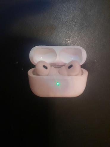 maca cayı: Apple AirPods Pro simli/simsiz şarj qabı ilə. Xüsusiyyətlər: - Aktiv — 3