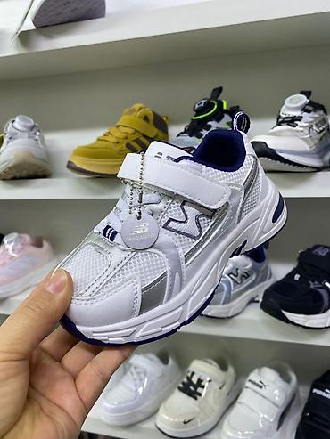 Детская обувь: Кроссовки и кеды — широкий выбор моделей на полках магазина. - — 11