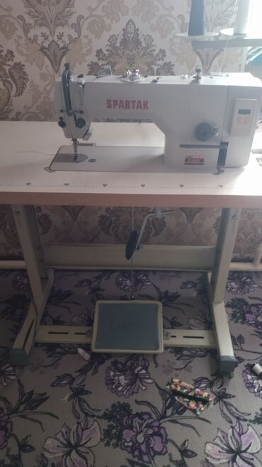 чешскую швейную машинку: Швейная машина Электромеханическая, Полуавтомат